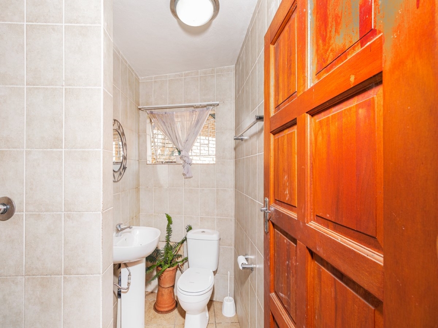 5 Bedroom Property for Sale in Rooihuiskraal North Gauteng