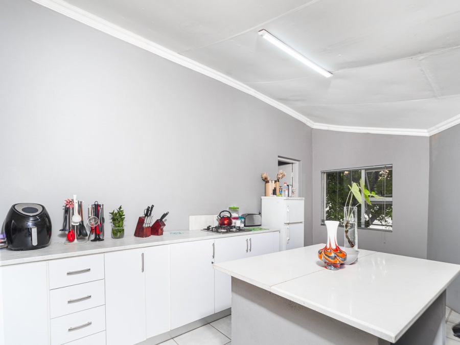 5 Bedroom Property for Sale in Rooihuiskraal North Gauteng