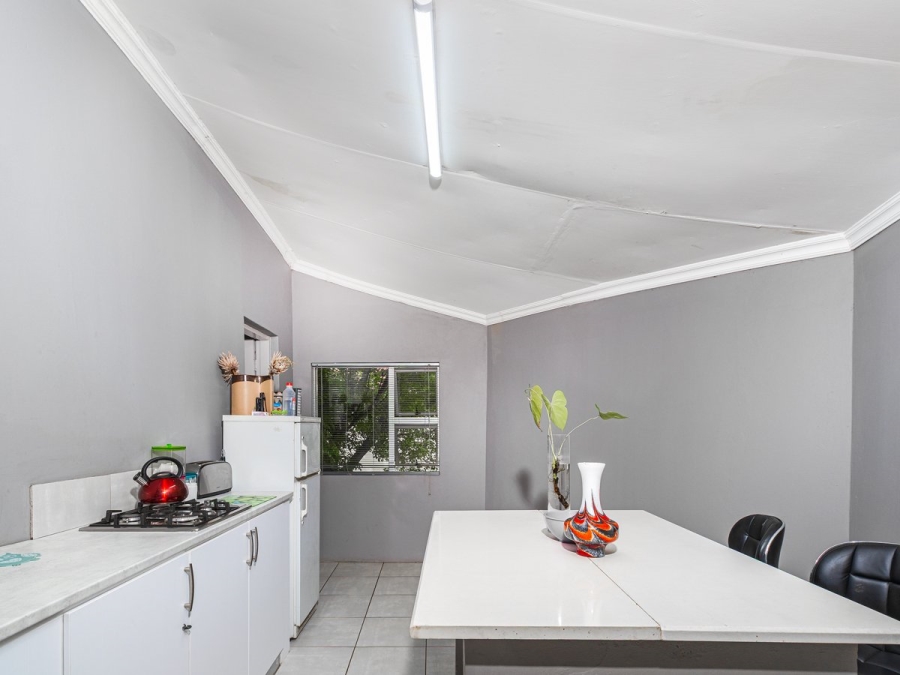 5 Bedroom Property for Sale in Rooihuiskraal North Gauteng