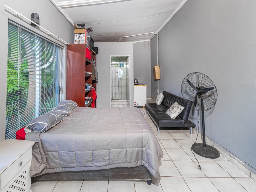 5 Bedroom Property for Sale in Rooihuiskraal North Gauteng