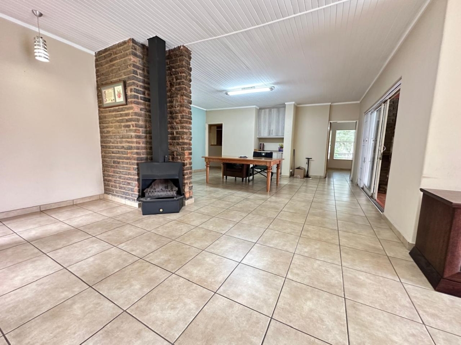 6 Bedroom Property for Sale in Hennopspark Gauteng