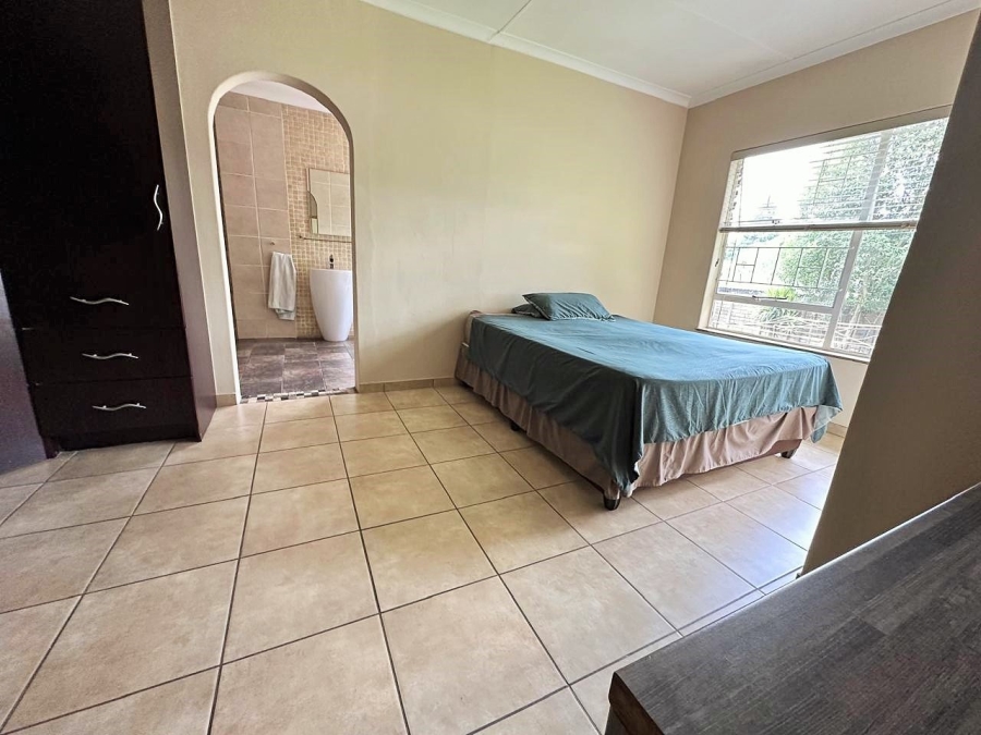 6 Bedroom Property for Sale in Hennopspark Gauteng