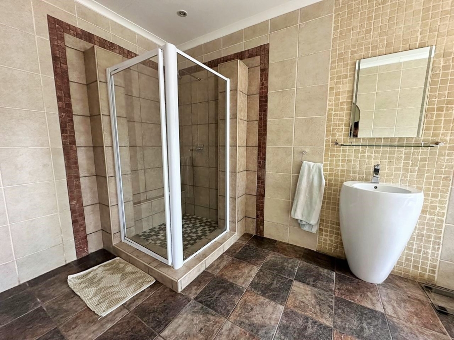 6 Bedroom Property for Sale in Hennopspark Gauteng