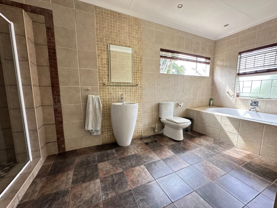 6 Bedroom Property for Sale in Hennopspark Gauteng