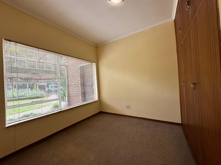 6 Bedroom Property for Sale in Hennopspark Gauteng