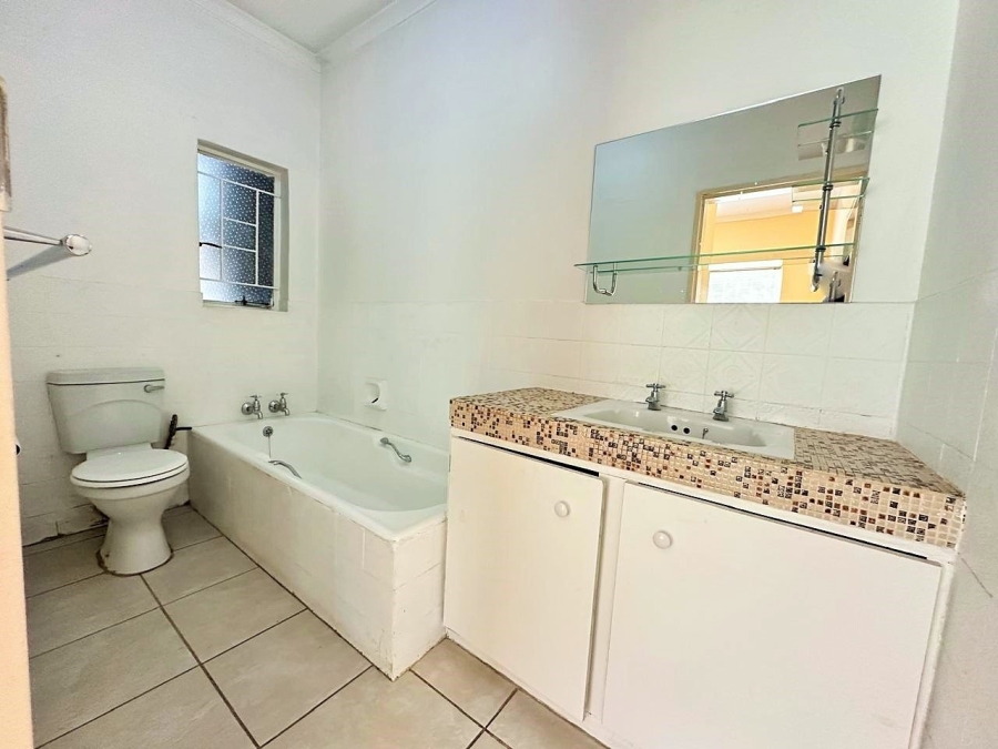 6 Bedroom Property for Sale in Hennopspark Gauteng