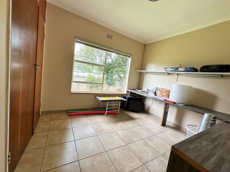 6 Bedroom Property for Sale in Hennopspark Gauteng