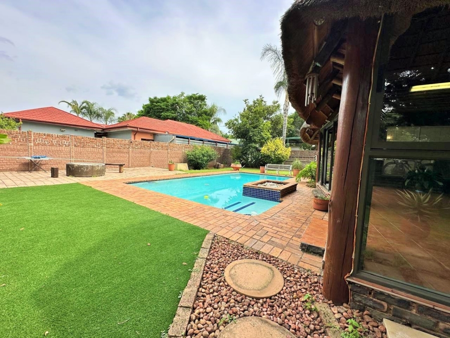 6 Bedroom Property for Sale in Hennopspark Gauteng