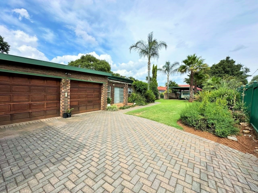 6 Bedroom Property for Sale in Hennopspark Gauteng