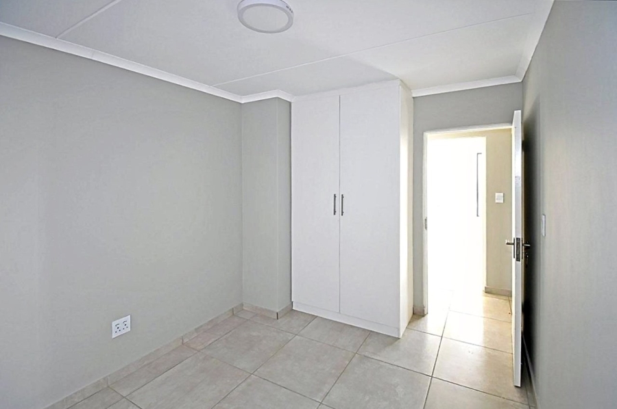 To Let 2 Bedroom Property for Rent in Glen Marais Gauteng