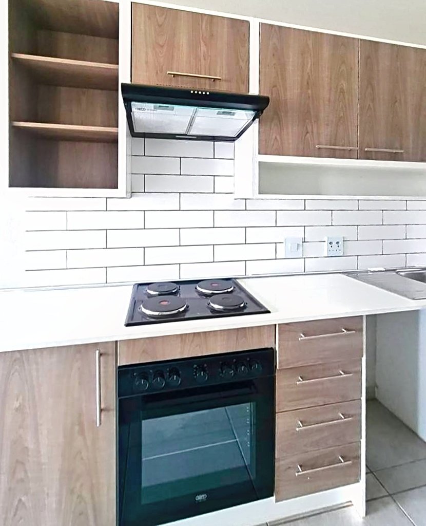 To Let 2 Bedroom Property for Rent in Glen Marais Gauteng