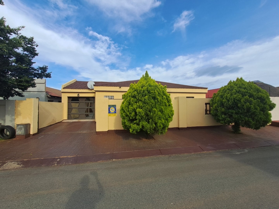 3 Bedroom Property for Sale in Ormonde View Gauteng