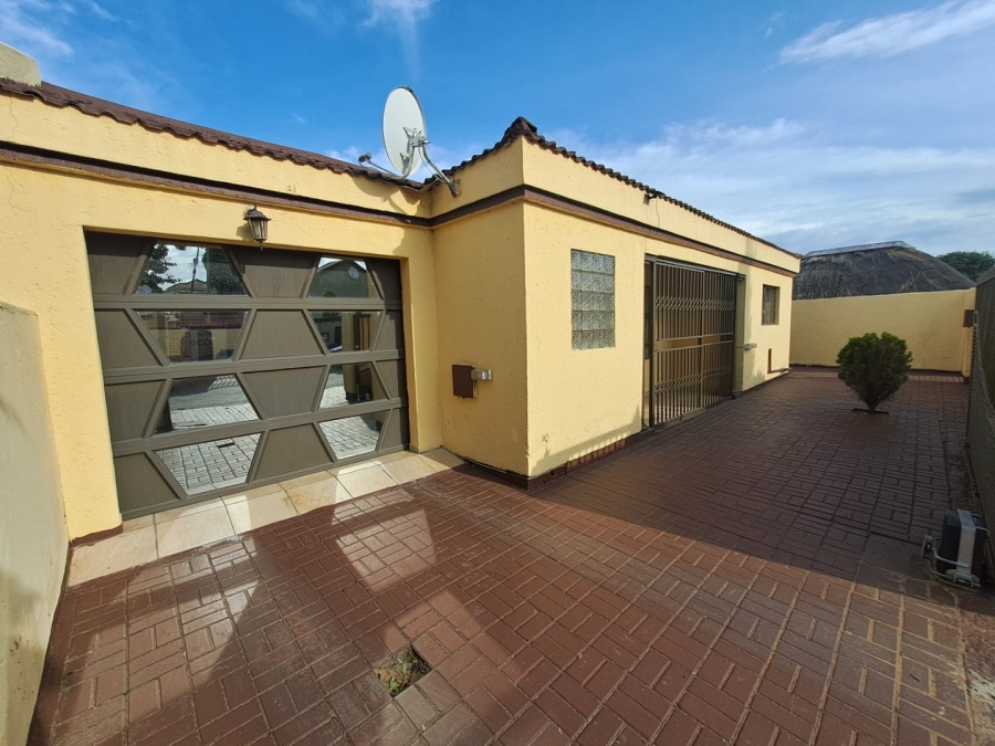 3 Bedroom Property for Sale in Ormonde View Gauteng
