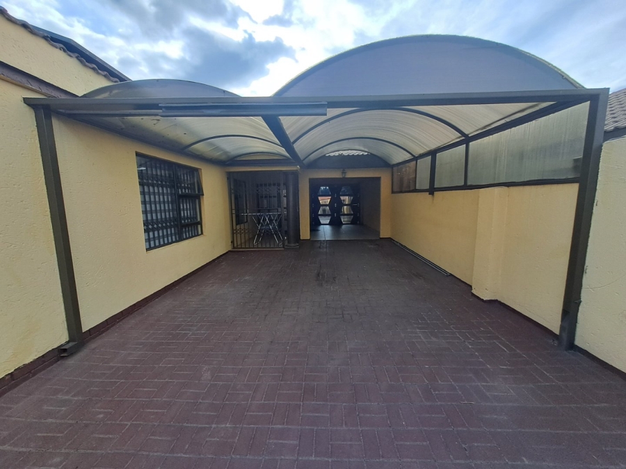3 Bedroom Property for Sale in Ormonde View Gauteng