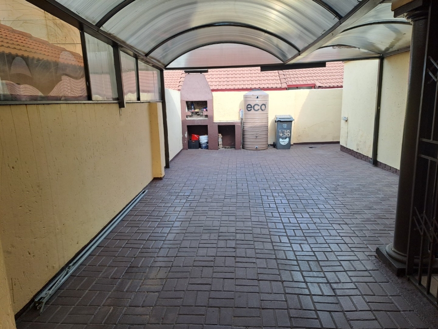 3 Bedroom Property for Sale in Ormonde View Gauteng
