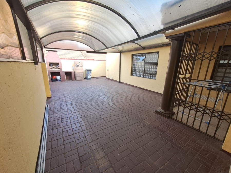 3 Bedroom Property for Sale in Ormonde View Gauteng