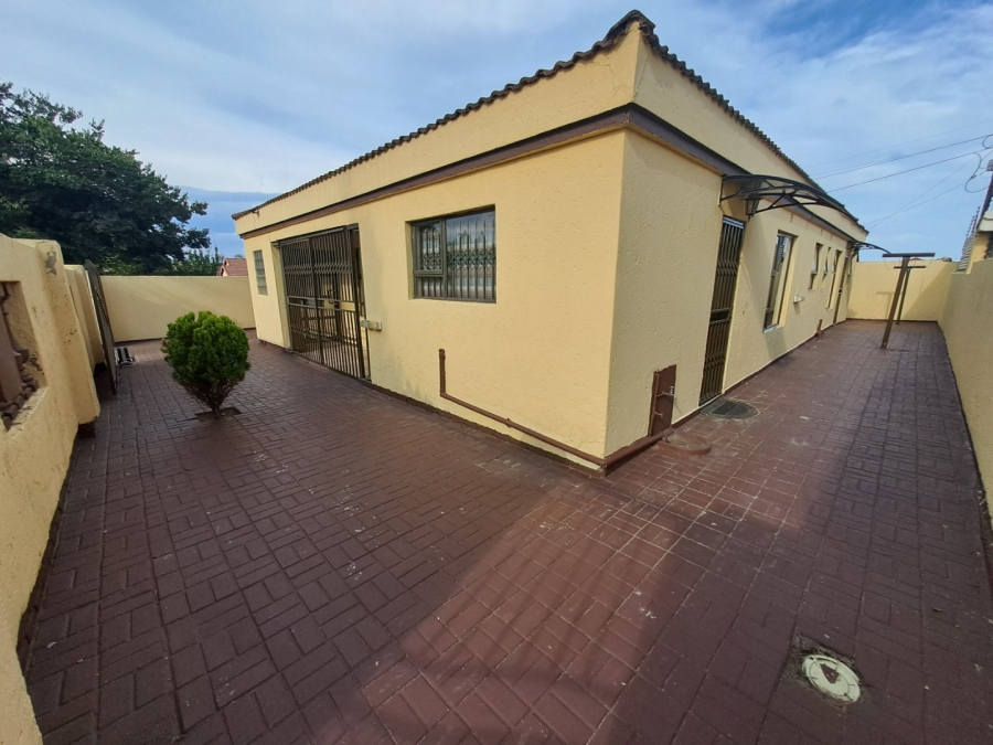 3 Bedroom Property for Sale in Ormonde View Gauteng