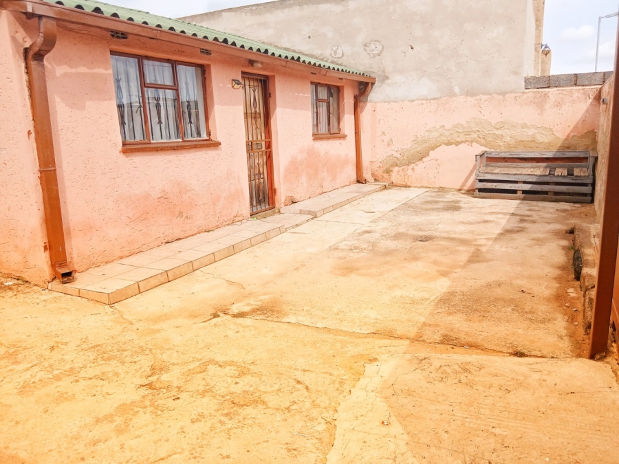 2 Bedroom Property for Sale in Naledi Gauteng