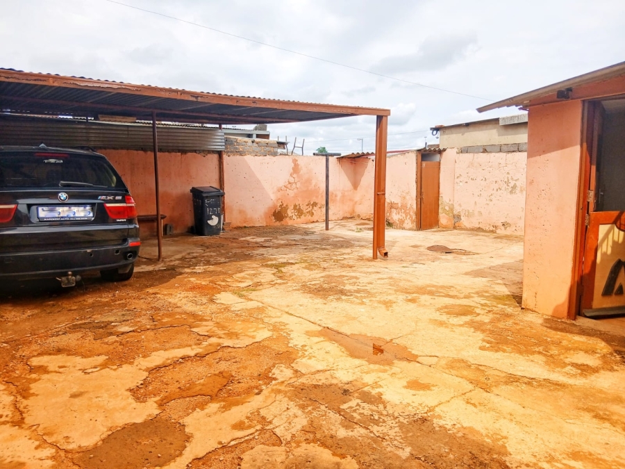 2 Bedroom Property for Sale in Naledi Gauteng