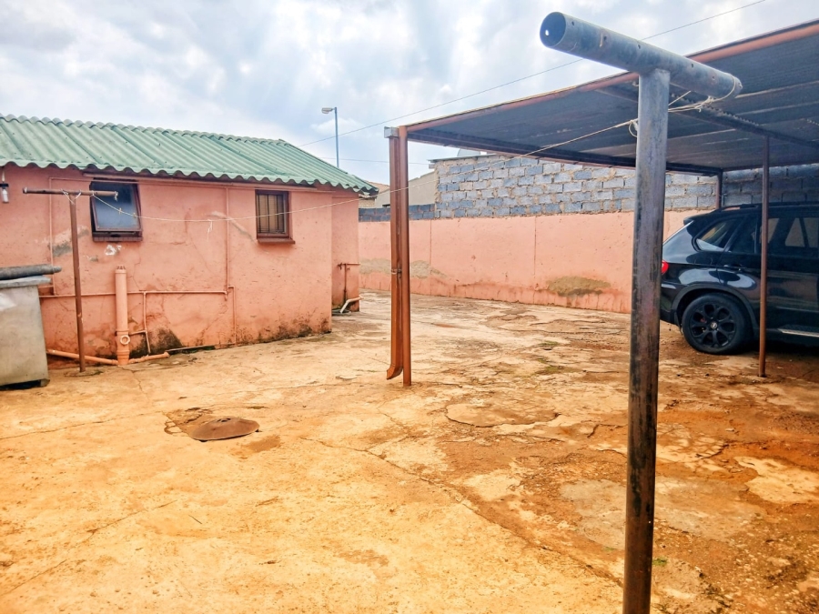 2 Bedroom Property for Sale in Naledi Gauteng