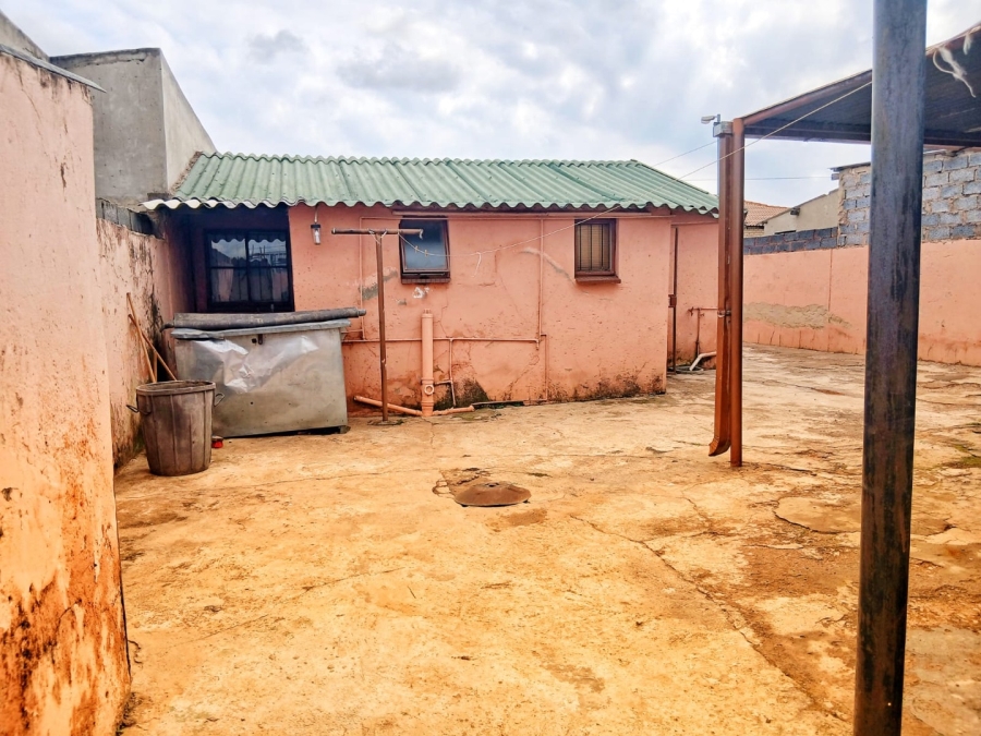 2 Bedroom Property for Sale in Naledi Gauteng