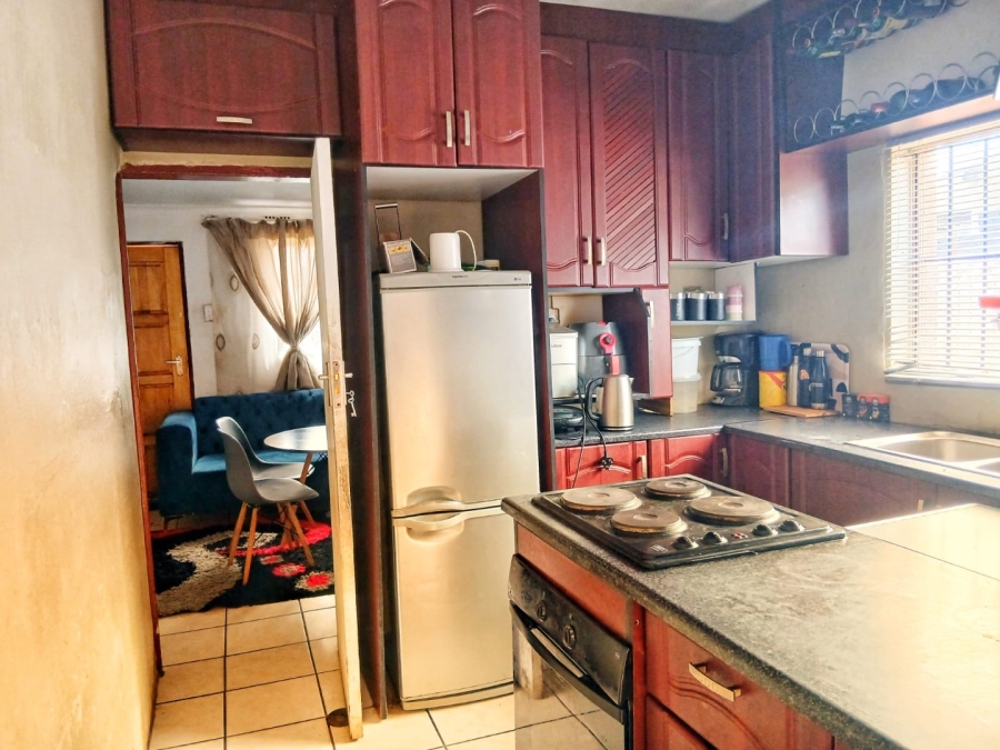 2 Bedroom Property for Sale in Naledi Gauteng