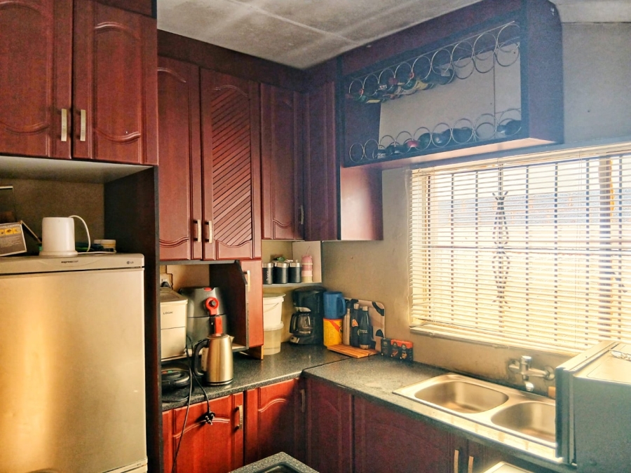 2 Bedroom Property for Sale in Naledi Gauteng