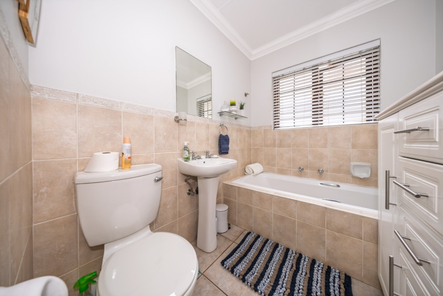 3 Bedroom Property for Sale in Thornhill Estate Gauteng