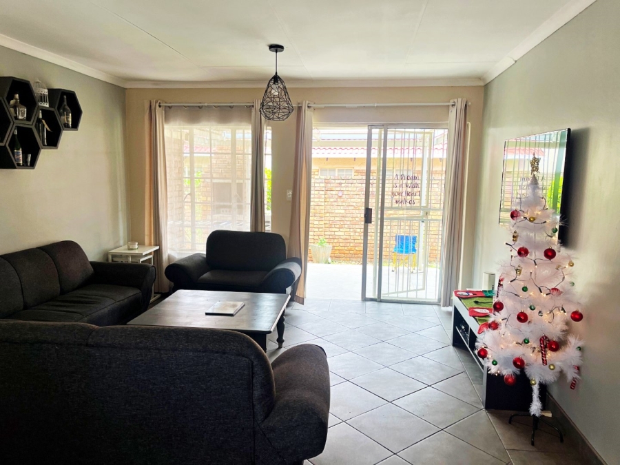 2 Bedroom Property for Sale in Eldoraigne Gauteng