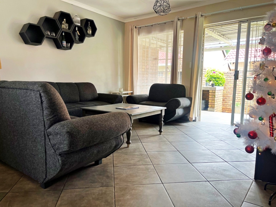2 Bedroom Property for Sale in Eldoraigne Gauteng