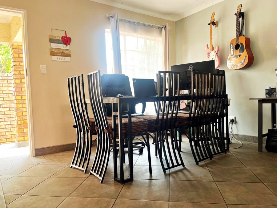 2 Bedroom Property for Sale in Eldoraigne Gauteng