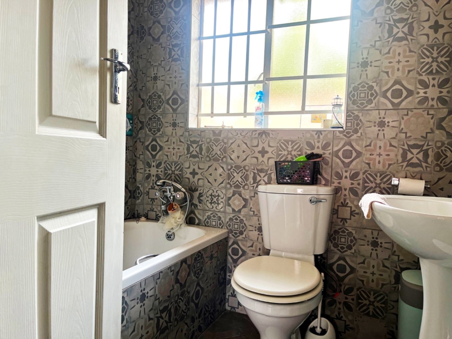 2 Bedroom Property for Sale in Eldoraigne Gauteng