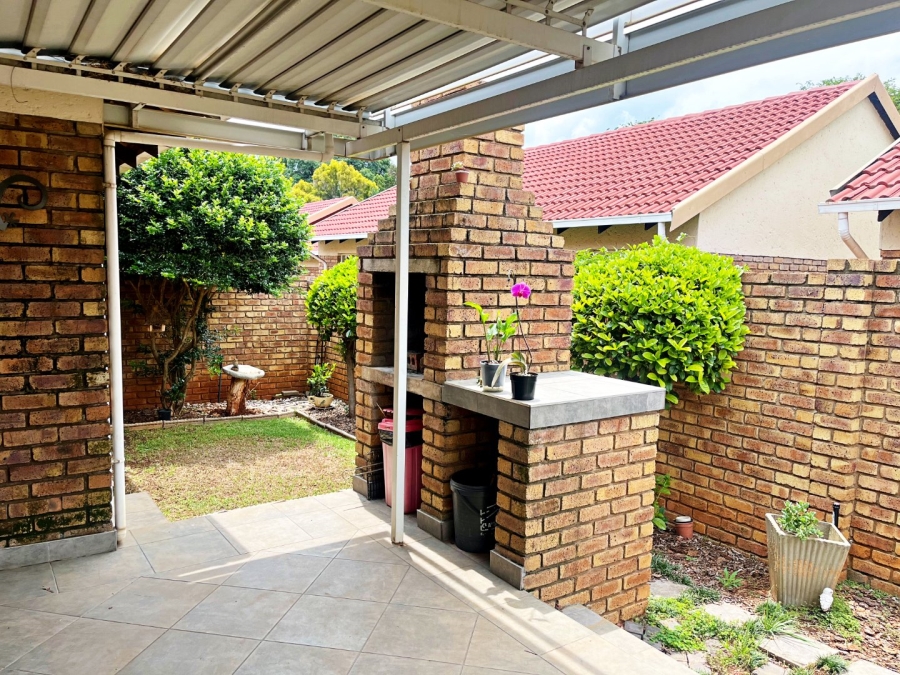 2 Bedroom Property for Sale in Eldoraigne Gauteng