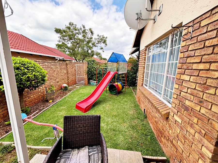 2 Bedroom Property for Sale in Eldoraigne Gauteng