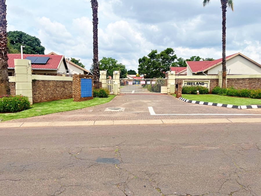 2 Bedroom Property for Sale in Eldoraigne Gauteng