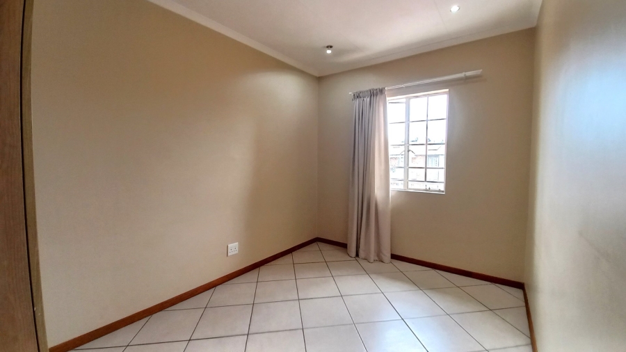 To Let 2 Bedroom Property for Rent in Monavoni Gauteng