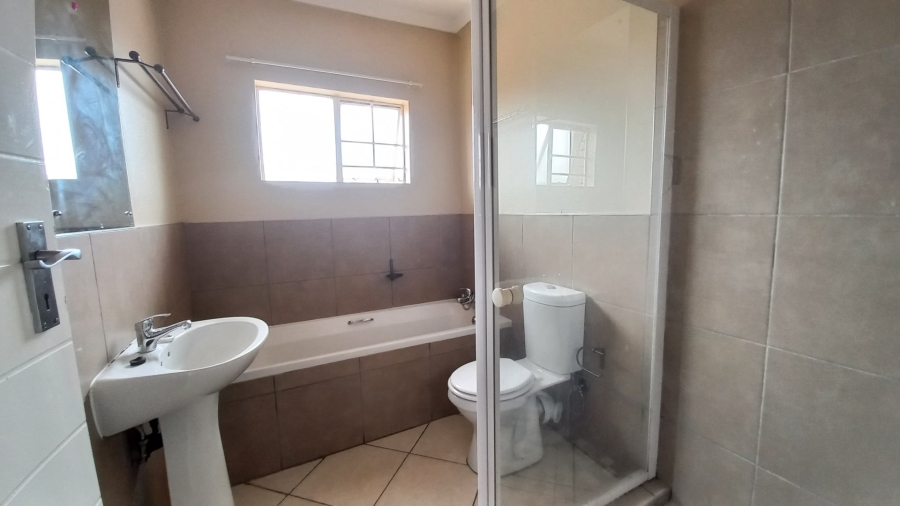 To Let 2 Bedroom Property for Rent in Monavoni Gauteng