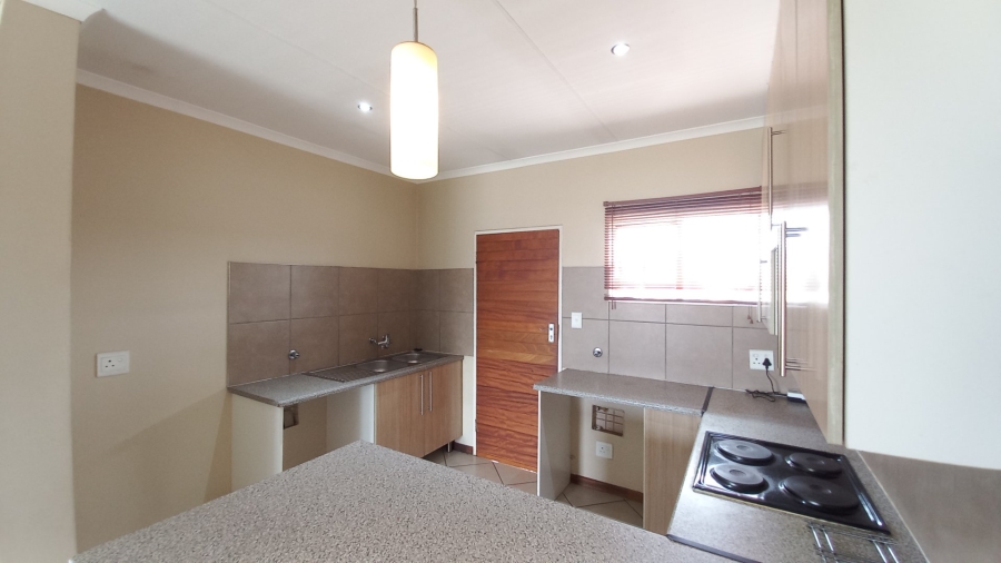 To Let 2 Bedroom Property for Rent in Monavoni Gauteng