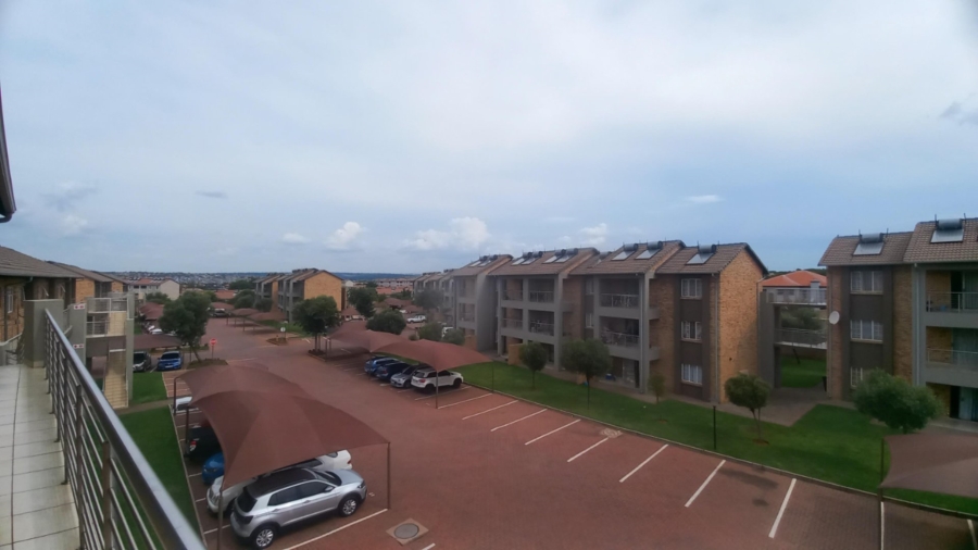 To Let 2 Bedroom Property for Rent in Monavoni Gauteng