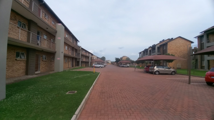 To Let 2 Bedroom Property for Rent in Monavoni Gauteng