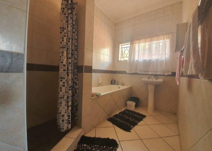 4 Bedroom Property for Sale in Muckleneuk Gauteng