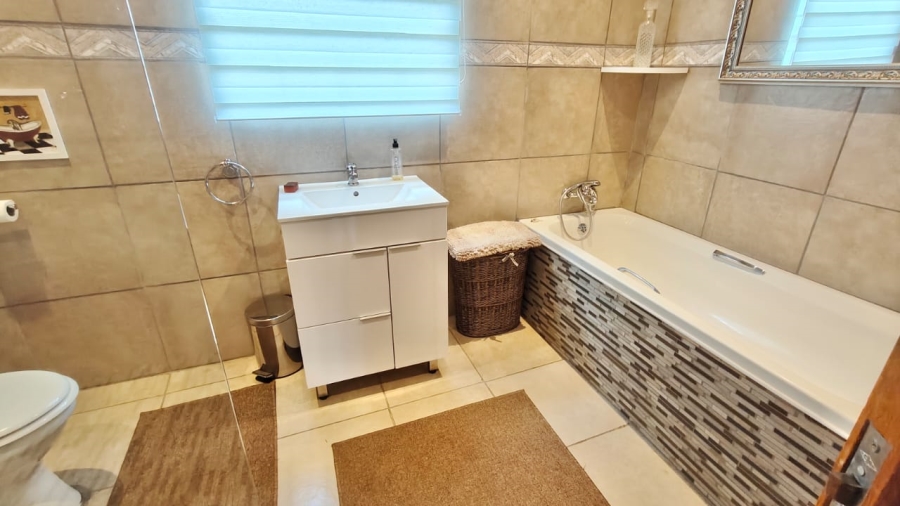 4 Bedroom Property for Sale in Vaal Marina Gauteng