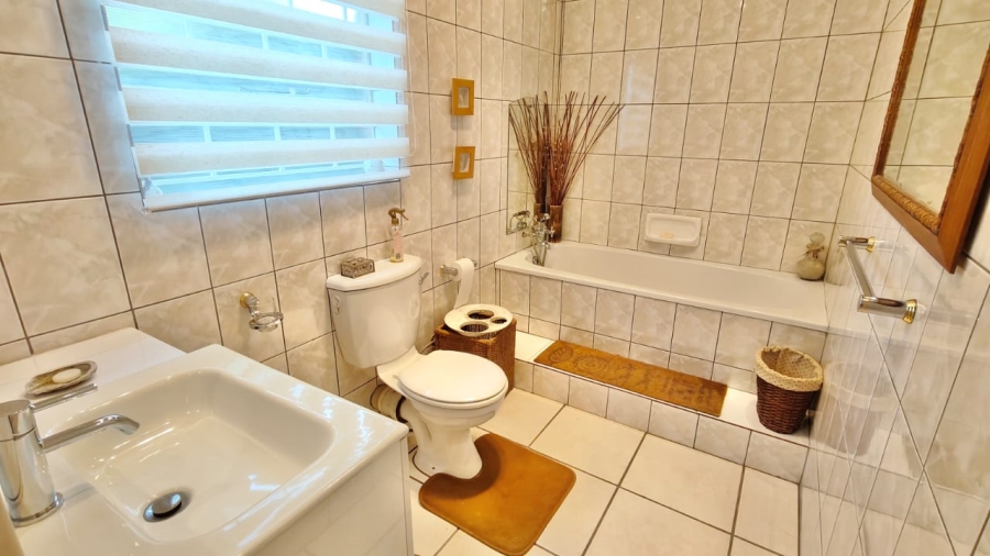 4 Bedroom Property for Sale in Vaal Marina Gauteng