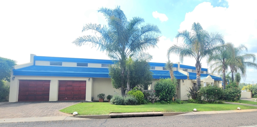 5 Bedroom Property for Sale in Claudius Gauteng