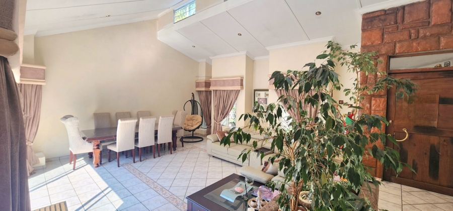 5 Bedroom Property for Sale in Claudius Gauteng