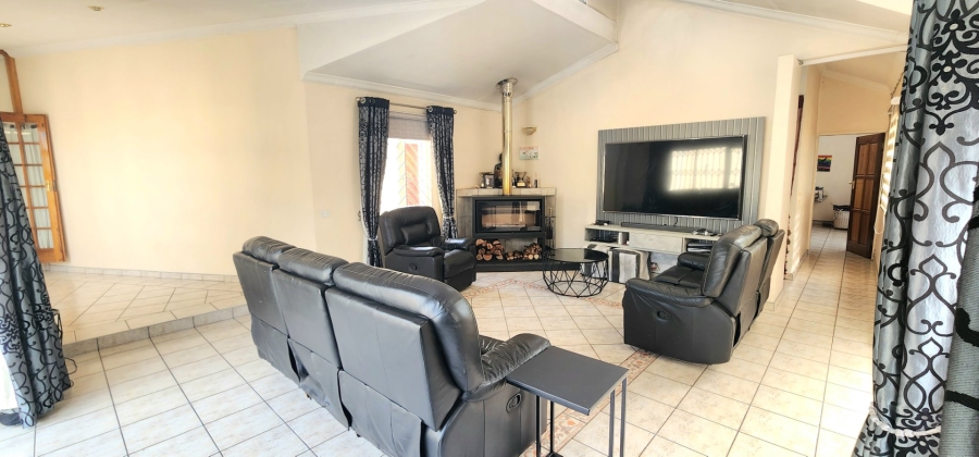 5 Bedroom Property for Sale in Claudius Gauteng