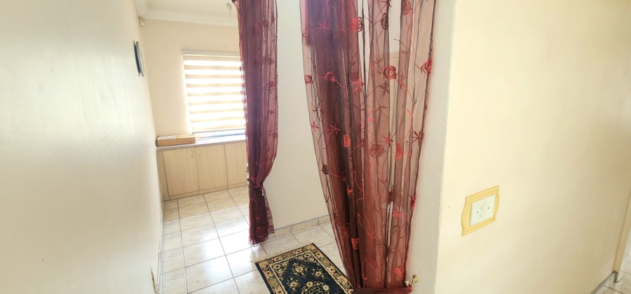 5 Bedroom Property for Sale in Claudius Gauteng