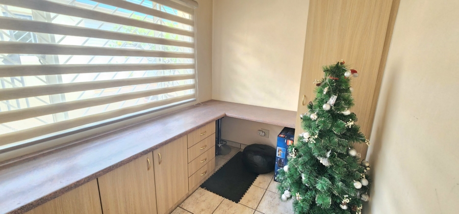 5 Bedroom Property for Sale in Claudius Gauteng