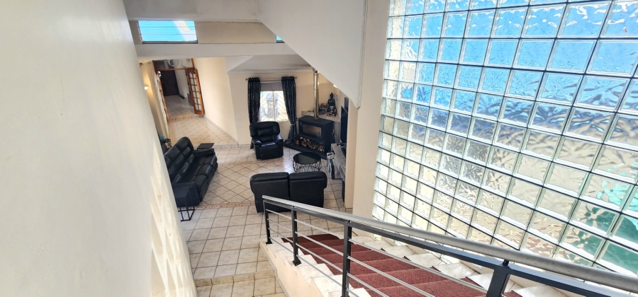 5 Bedroom Property for Sale in Claudius Gauteng