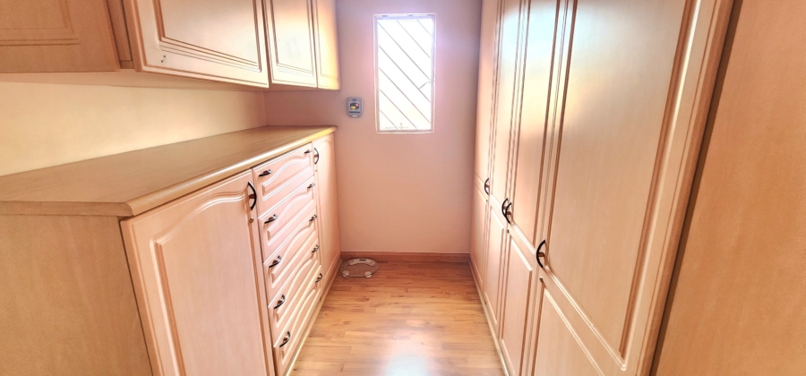 5 Bedroom Property for Sale in Claudius Gauteng